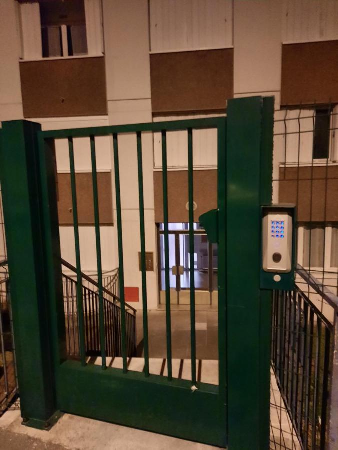 Grand Appartement Fonctionnel Et Calme Sur Lyon8 A 2 Pas Du Metro المظهر الخارجي الصورة